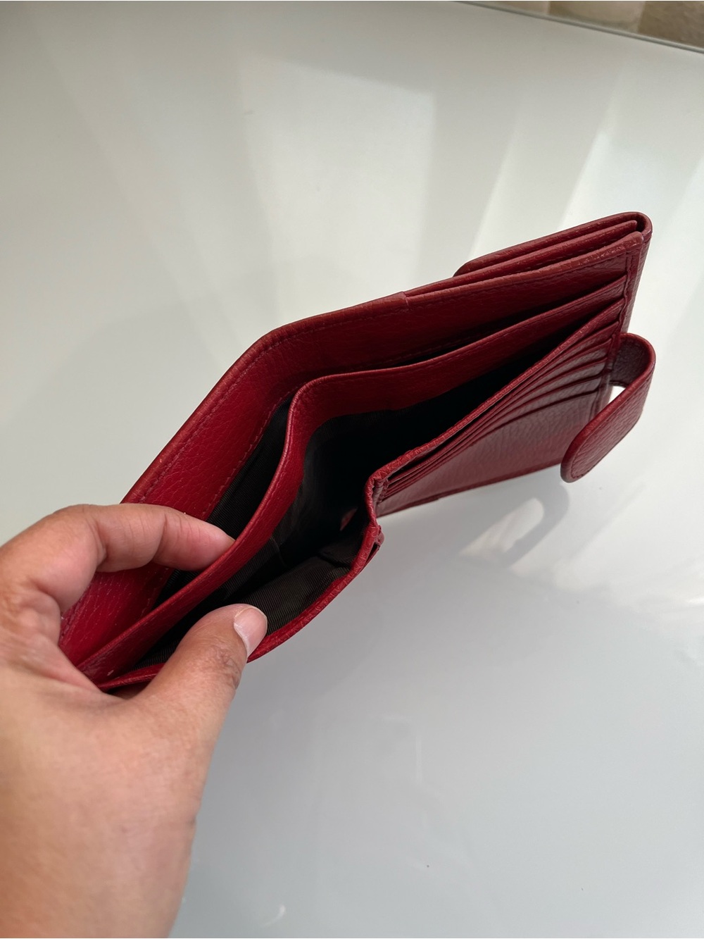 Gucci Interlocking GG Red Leather Wallet - Picture 4 of 10
